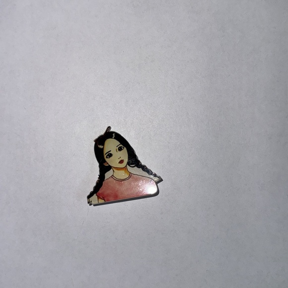 Fashion pin - free with a purchase of an item - Picture 2 of 6